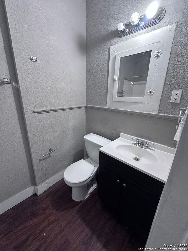 APT-3 - 415 E Locust St, Condo with 2 bedrooms, 1 bathrooms and null parking in San Antonio TX | Image 8