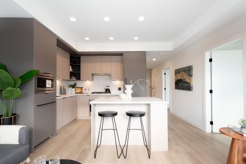 606-2268 Broadway E, Vancouver, BC, V5N1W9 | Card Image