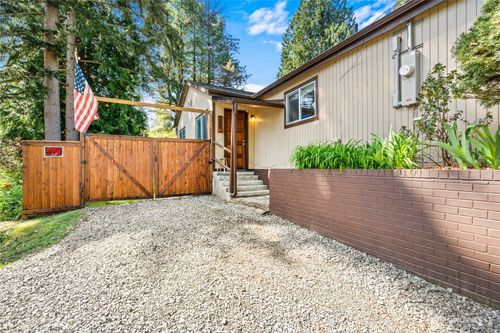 1633 Ne Perkins Way, Shoreline, WA, 98155-2343 | Card Image