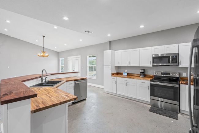 873 Hcr 1106, House other with 4 bedrooms, 3 bathrooms and null parking in Blum TX | Image 17