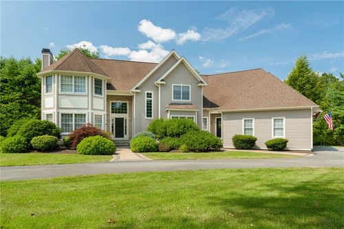 81 Crest Dr, Cranston, RI, 02921-3313 | Card Image