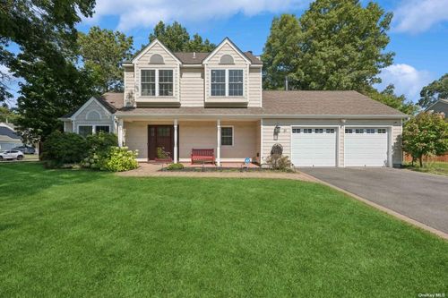 31 Pine Road, Coram, NY, 11727 | Card Image