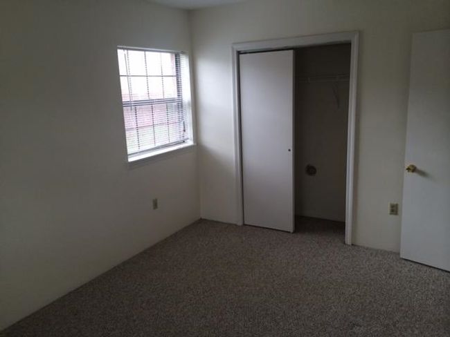 APT-22 - 11 Railroad Ave, Condo with 2 bedrooms, 1 bathrooms and null parking in Derry NH | Image 37