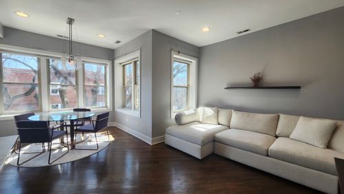 2w-3900 W Cornelia Ave, Chicago, IL, 60618-5041 | Card Image