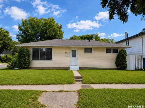 1438 D Avenue N, Saskatoon, SK, S7L1P4 | Card Image