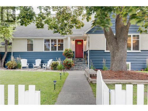 1927 Knox Cres, Kelowna, BC, V1Y1K9 | Card Image