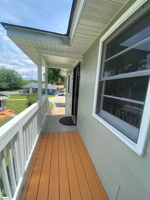 134 E Jones Ave, Pickens, SC, 29671-2333 | Card Image