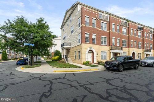 22683 Settlers Trail Ter, BRAMBLETON, VA, 20148-6402 | Card Image