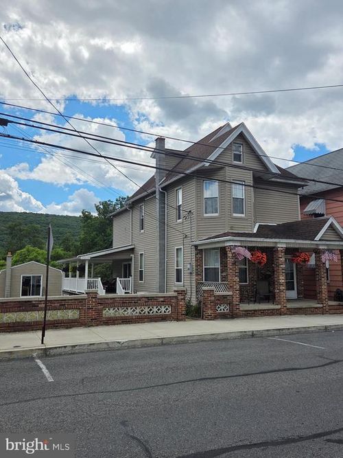 416 W Market St, WILLIAMSTOWN, PA, 17098-1513 | Card Image