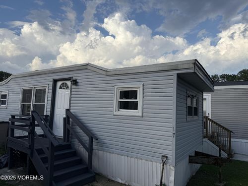 17 Gary Ave, Keansburg, NJ, 07734-3116 | Card Image