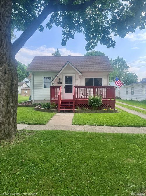 4214 Mill St, North Branch, MI, 48461-9388 | Card Image