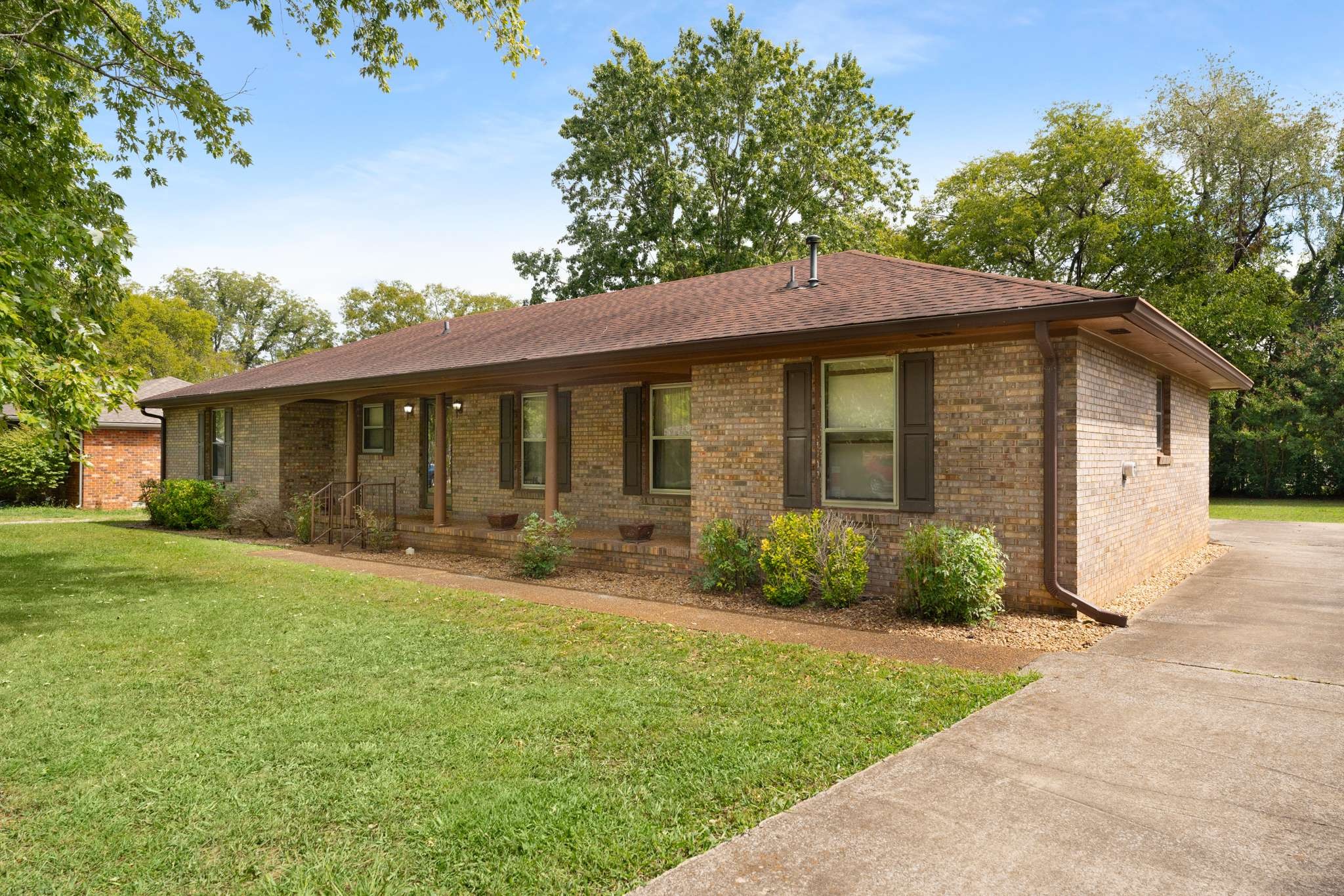 Hillmont Dr, Murfreesboro, TN 37129