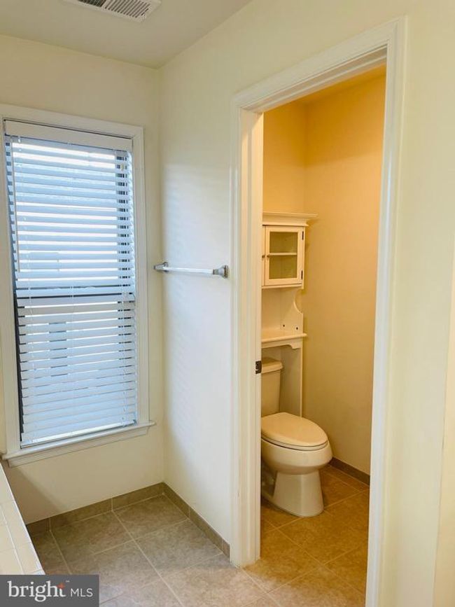 24456 Hawthorn Thicket Ter, Townhouse with 3 bedrooms, 4 bathrooms and null parking in STERLING VA | Image 17