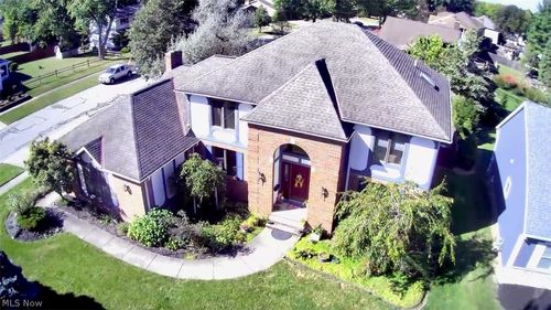 7432 Baldwin Creek Dr, Middleburg Heights, OH, 44130-5548 | Card Image