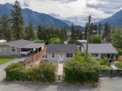 444 Victoria Street, Pemberton, BC, V0K1V0 | Card Image