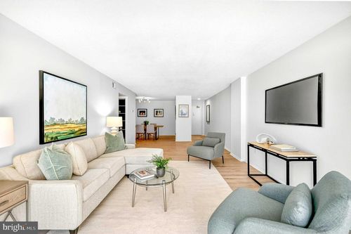 117-1300 Army Navy Dr, ARLINGTON, VA, 22202-2021 | Card Image