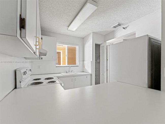 APT-204 - 7905 W 30 Th Ct, Condo with 1 bedrooms, 1 bathrooms and null parking in Hialeah FL | Image 6