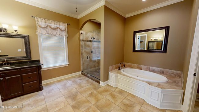 Primary Bathroom | Image 28
