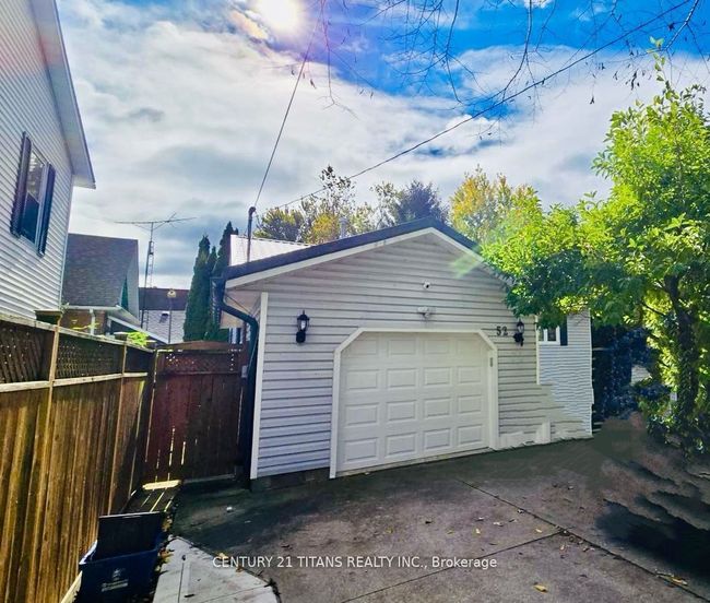 52 Water St, House other with 3 bedrooms, 3 bathrooms and 4 parking in Chatham ON | Image 7