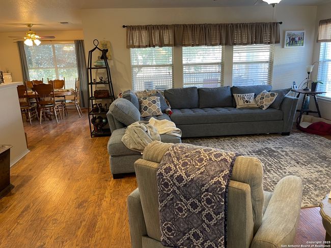 153 Springtree Pkwy, House other with 3 bedrooms, 2 bathrooms and null parking in Cibolo TX | Image 28