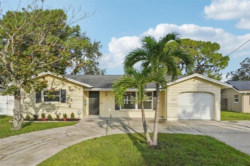 6040 Denver St Ne, ST PETERSBURG, FL, 33703-1806 | Card Image