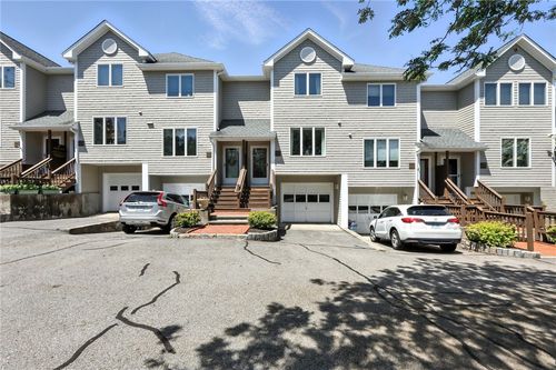 469 North Ln, Bristol, RI, 02809-1545 | Card Image