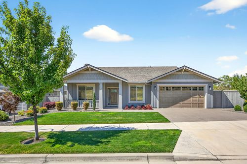 4439 Merlot Ct, Medford, OR, 97504-8029 | Card Image