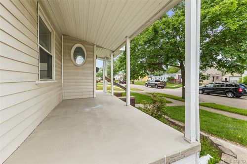 8099 Superior, Center Line, MI, 48015-1309 | Card Image