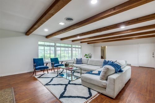 1901 Bluebird Ave, Fort Worth, TX, 76111-1512 | Card Image
