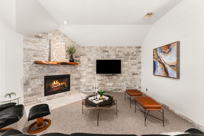 10808 Redmond Rd, House other with 4 bedrooms, 2 bathrooms and 4 parking in Austin TX | Image 4