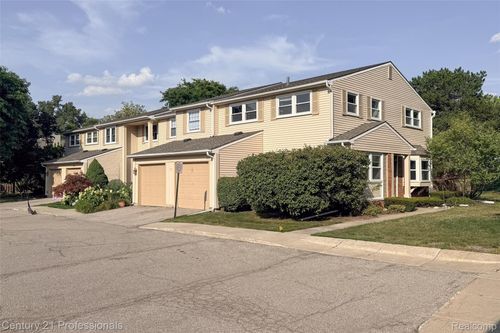 1520 Brentwood Dr, Troy, MI, 48098-2713 | Card Image