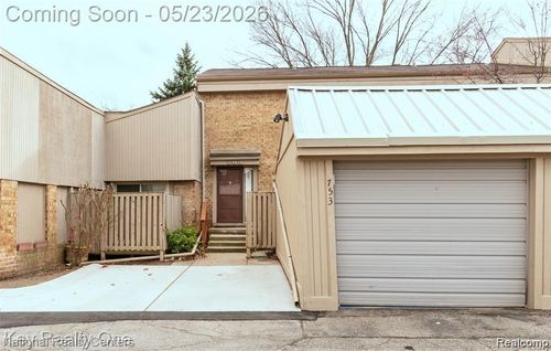 753 Oak Brook Ridge Dr, Rochester Hills, MI, 48307-1043 | Card Image