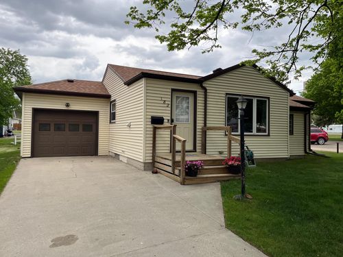182 14th Street, Windom, MN, 56101 | Card Image