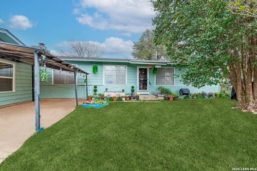 914 6th St, Blanco, TX, 78606-4921 | Card Image