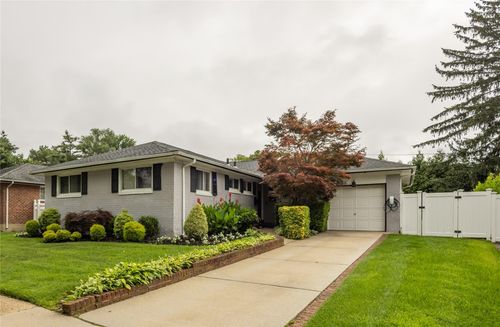 66 Central Park Rd, Plainview, NY, 11803-2012 | Card Image