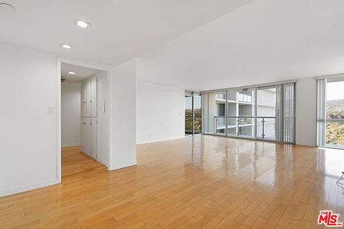 1705p-201 Ocean Avenue Ext, Santa Monica, CA, 90402 | Card Image