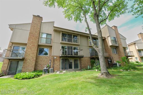149-804 Oak Brook Ridge Dr, Rochester Hills, MI, 48307-1047 | Card Image