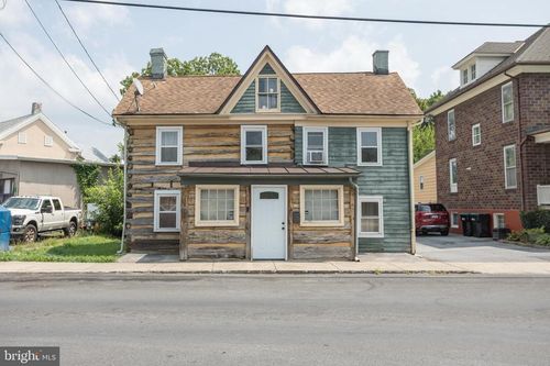 131 S Massanutten St, STRASBURG, VA, 22657-2409 | Card Image