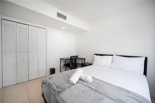 5d-500 Ne 26th St, Miami, FL, 33137-5202 | Card Image