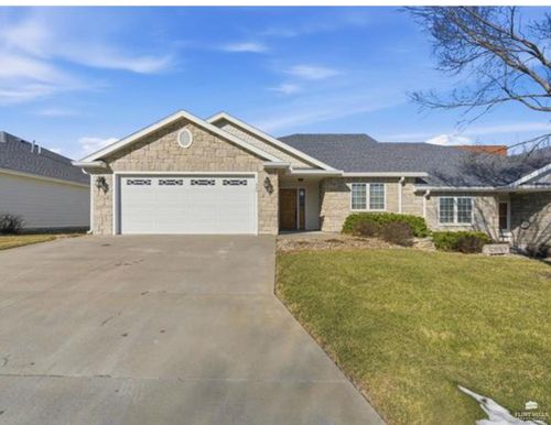322 Simmer Dr, Wamego, KS, 66547-9042 | Card Image