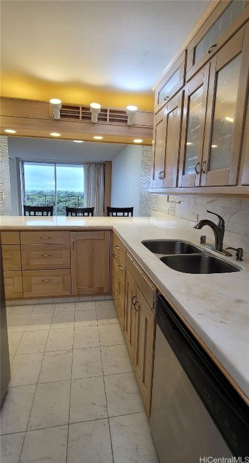 apt-a605-4300 Waialae Ave, Honolulu, HI, 96816-6703 | Card Image