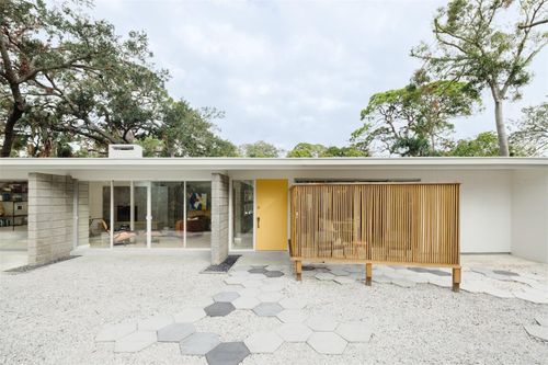 5027 Sunrise Dr S, ST PETERSBURG, FL, 33705-4713 | Card Image