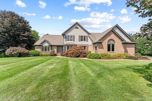 5265 Oak Hill Trl, Commerce Township, MI, 48382-1130 | Card Image
