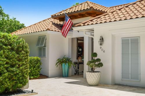 906 Jasmine Ln, Vero Beach, FL, 32963-2296 | Card Image