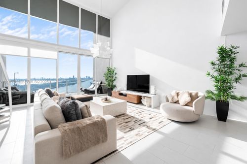 3203-1040 Biscayne Blvd, Miami, FL, 33132-1731 | Card Image