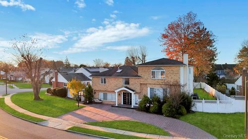 64 Fox Place, Oyster Bay, NY, 11801 | Card Image