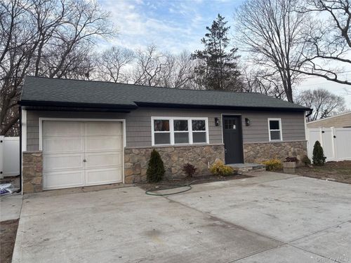 371 Oceanside St, Islip Terrace, NY, 11752-1412 | Card Image