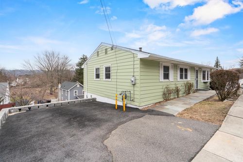 4 Oak Ave, Highland Fls, NY, 10928-1304 | Card Image