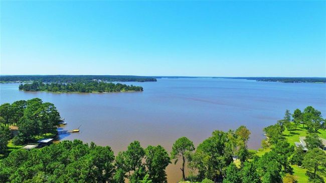 737 Lake Shore Dr, House other with 3 bedrooms, 2 bathrooms and 2 parking in Trinity TX | Image 36