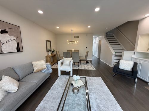 2638 Southport Ave, Chicago, IL, 60614-1228 | Card Image